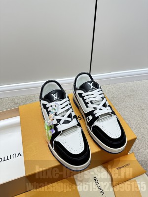 Louis Vuitton Unisex LV Trainer Sneakers 2023 09