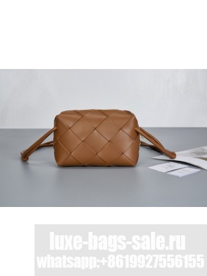 Bottega Veneta Intrecciato Concert Pouch D794258 brown