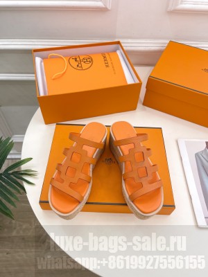 Hermes Isabella 30 Epsom calfskin sandal orange