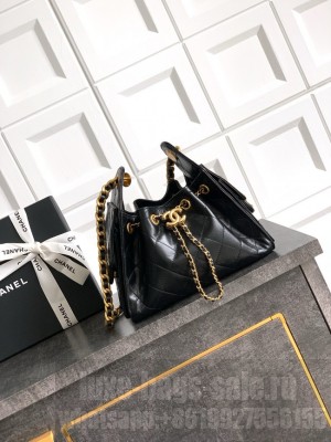 CHANEL 25 MINI HANDBAG Lambskin AS5631 black
