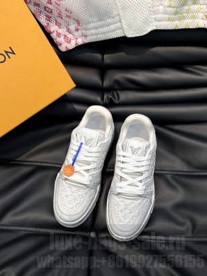 Louis Vuitton Unisex LV Trainer Sneakers 2023 036